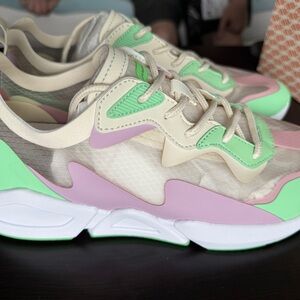 NWT FABLETICS Sneakers 9.5 Women’s